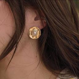 Circle vintage pearl earring