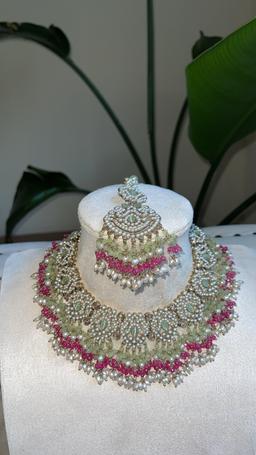 Multicolored necklace set