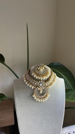 White necklace set
