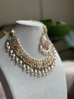 Multicolor necklace set