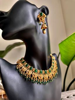Maroon/Emerald green choker set