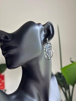 Face shape earrings 