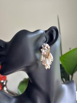 Pearl drop earrings 