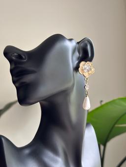Flower pearls earrings 