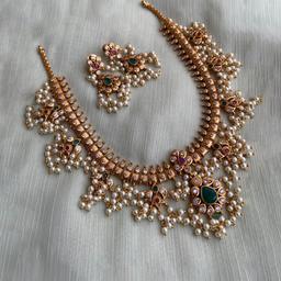 Guttapusalu short necklace 